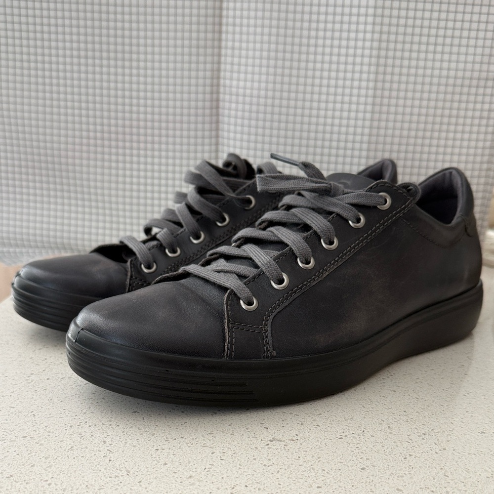 Ecco Men's Dark Gray Leather Sneakers